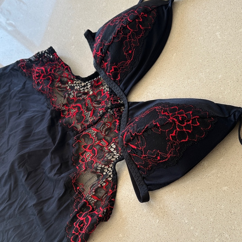 Black & red lace chemise